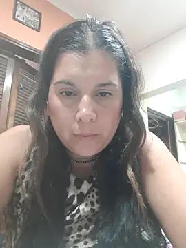 Lucia queen online show from 4, 4, 2026