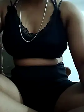 YOURSARAA online show from 12, 3, 2026