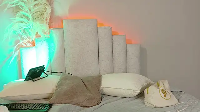 Sheinny brown1 online show from 18, 3, 2026