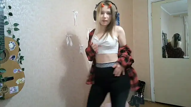 MilaTyan online show from 18, 4, 2026