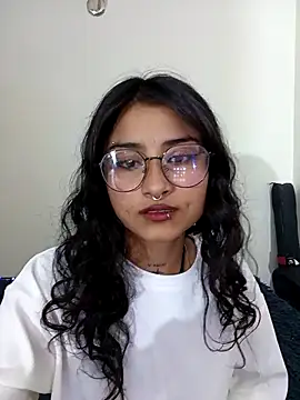 Lili  Clan online show from 4, 4, 2026