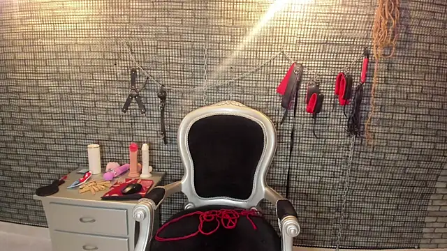 hillary bigbutt online show from 6, 4, 2026