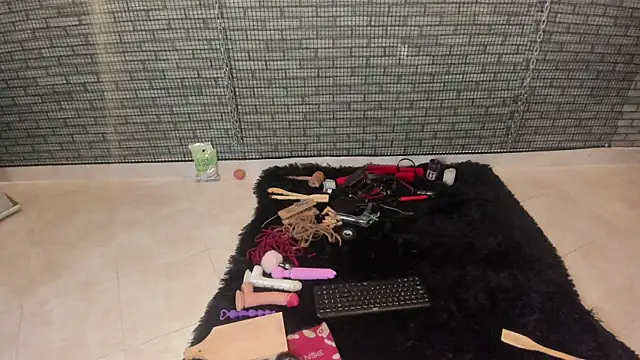 hillary bigbutt online show from 19, 4, 2026