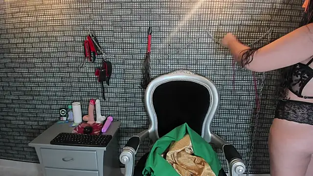 hillary bigbutt online show from 5, 4, 2026