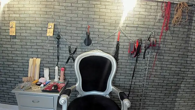 hillary bigbutt online show from 10, 4, 2026