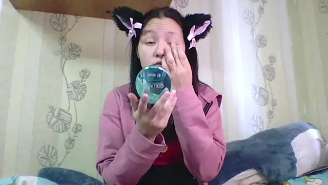 yourcutevikki online show from 23, 2, 2026