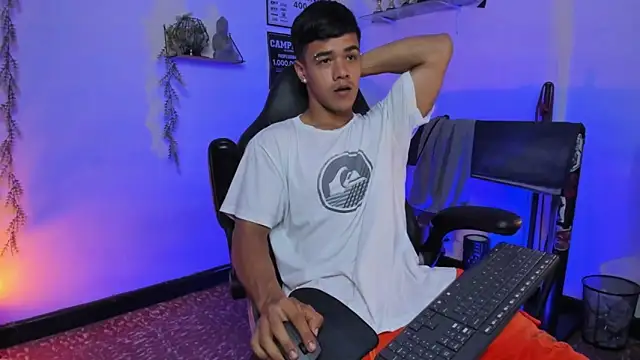 Snapshot of Rob_zaens33 chatting on 8, 3, 2026 Rob zaens33 online show from 8, 3, 2026