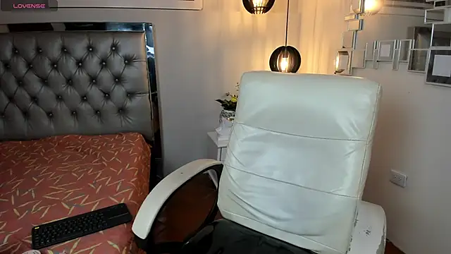 Snapshot of mila_quin chatting on 26, 5, 2026 mila quin online show from 26, 5, 2026