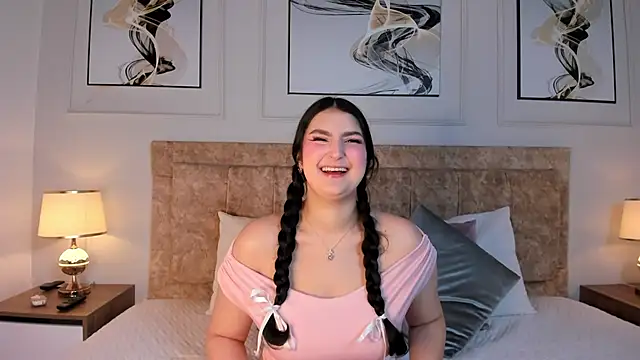 zoe moon   online show from 4, 4, 2026