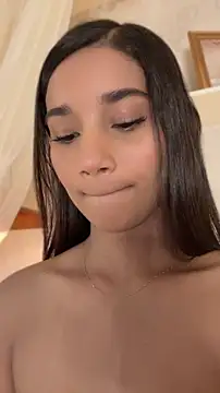 AlessiaVallmont online show from 15, 4, 2026