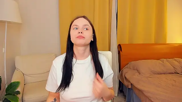 LeilaErcolani online show from 4, 3, 2026