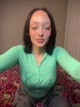 strwbrrymilk online show from 4, 4, 2026