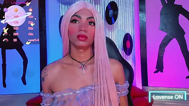 Snapshot of suzume_Mendez chatting on 4, 6, 2026 suzume Mendez online show from 4, 6, 2026