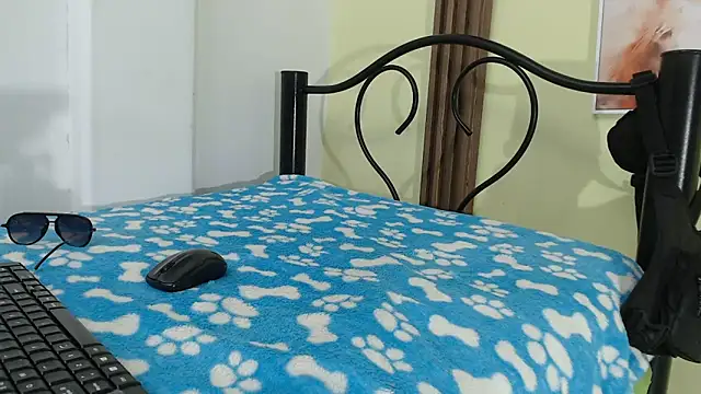 skinnysexy18 online show from 18, 6, 2026