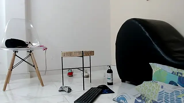 skinnysexy18 online show from 6, 4, 2026