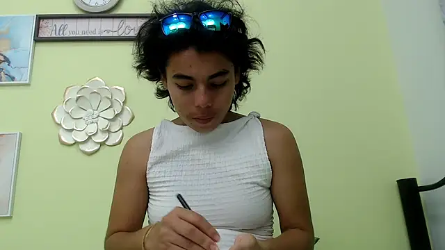 Snapshot of skinnysexy18 chatting on 4, 5, 2026 skinnysexy18 online show from 4, 5, 2026