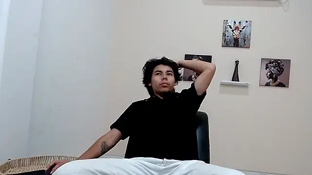 skinnysexy18 online show from 16, 3, 2026