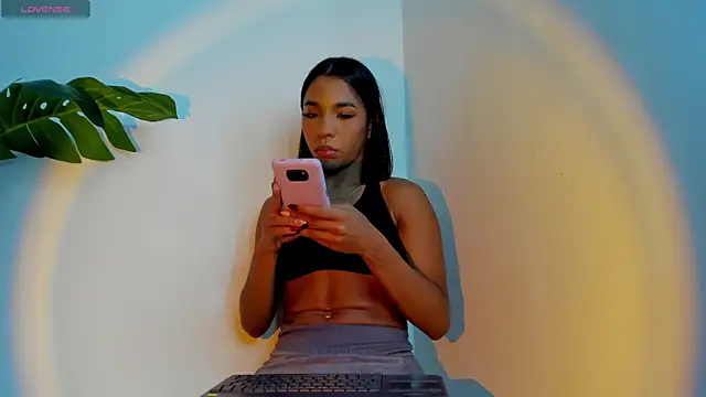 zara leee online show from 14, 4, 2026