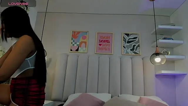 Mia Bailey  online show from 20, 4, 2026