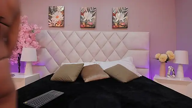 Mia Bailey  online show from 11, 4, 2026