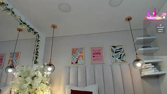 Mia Bailey  online show from 30, 4, 2026