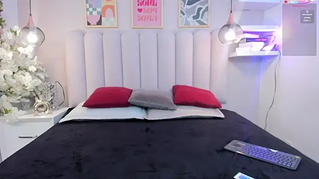 Mia Bailey  online show from 9, 5, 2026