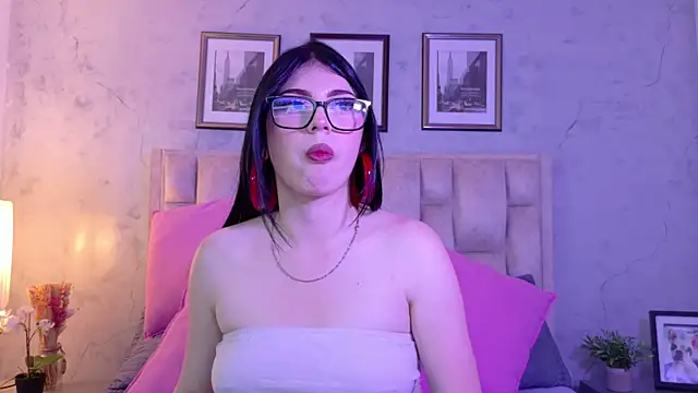 Snapshot of IsabellaRossi chatting on 6, 5, 2026 IsabellaRossi online show from 6, 5, 2026