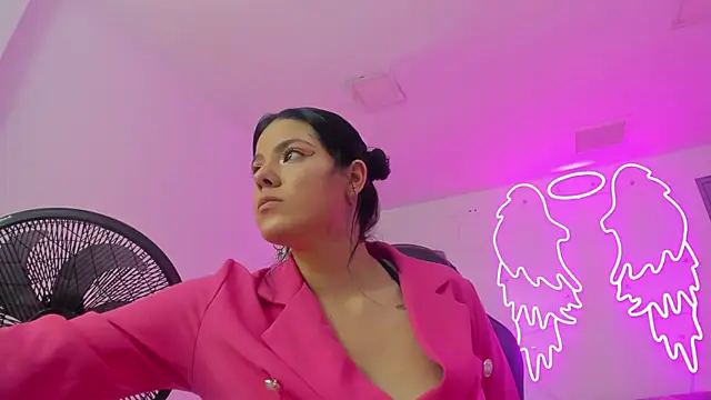 Evelin  thompsson online show from 7, 3, 2026