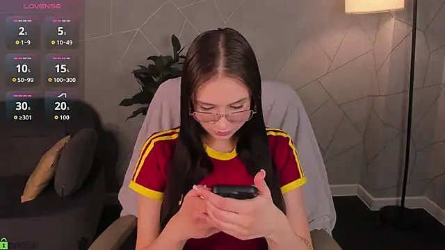 Miaa Hill online show from 10, 4, 2026