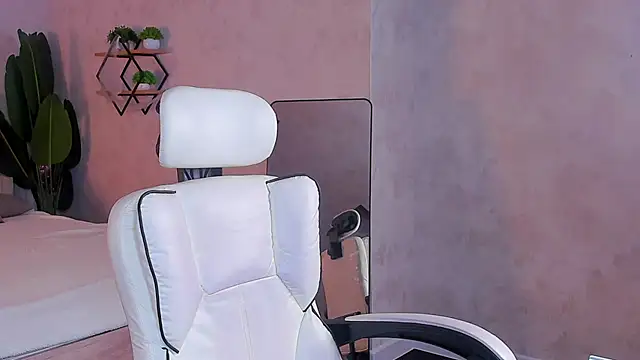 Miaa Hill online show from 25, 3, 2026