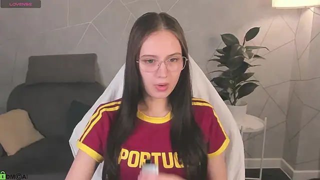 Miaa Hill online show from 16, 4, 2026