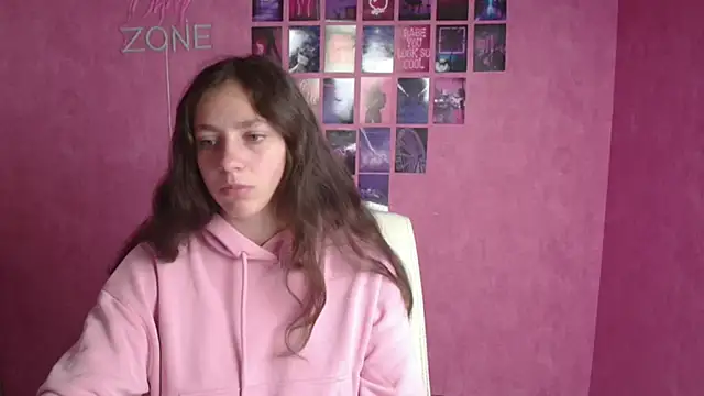 KissMeJulia online show from 14, 5, 2026