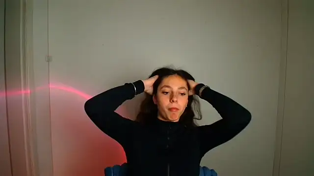 KissMeJulia online show from 13, 5, 2026