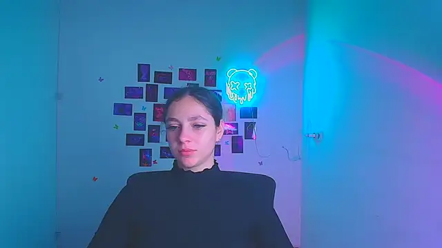 KissMeJulia online show from 7, 4, 2026