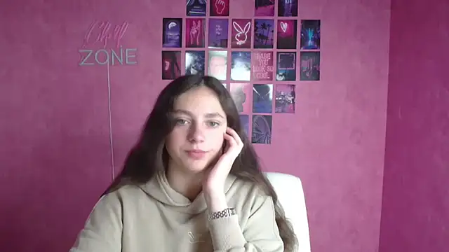KissMeJulia online show from 15, 5, 2026