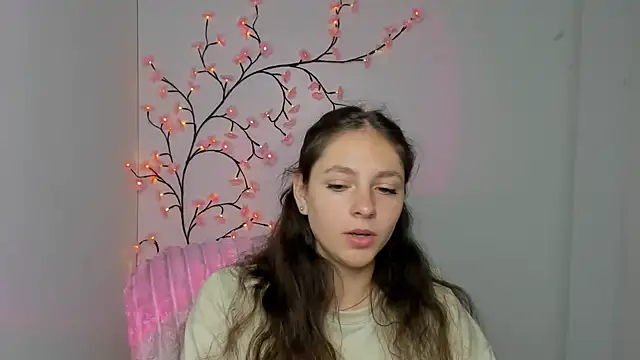 KissMeJulia online show from 17, 6, 2026