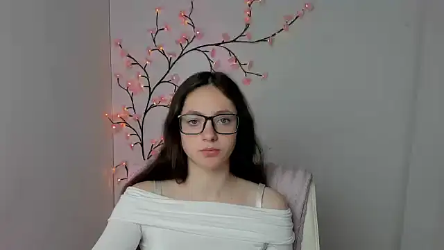 KissMeJulia online show from 4, 5, 2026