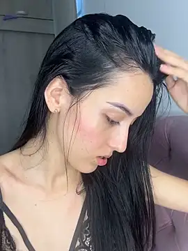 Snapshot of violetta_cutest_ chatting on 5, 4, 2026 violetta cutest online show from 5, 4, 2026