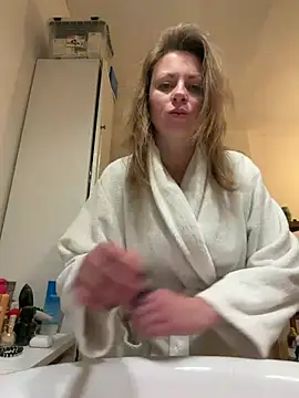 Frenchgirl45 online show from 28, 2, 2026