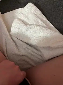 Frenchgirl45 online show from 4, 4, 2026