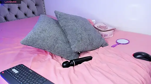 eva cutee  online show from 8, 4, 2026