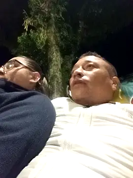 pareja latina2214 online show from 25, 3, 2026