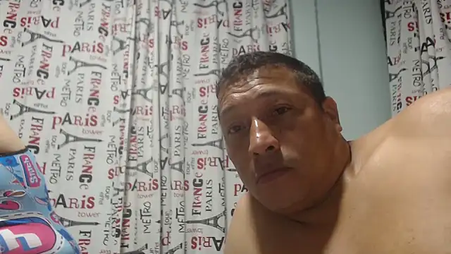 pareja latina2214 online show from 11, 4, 2026