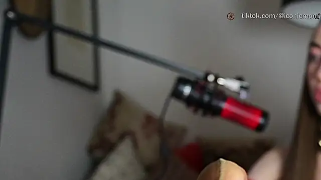 supreme dominatrix online show from 22, 4, 2026