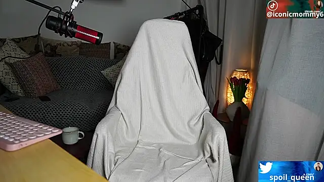 supreme dominatrix online show from 7, 1, 2026