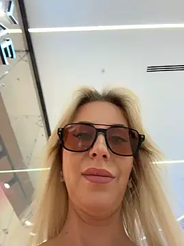Snapshot of LisaMurr chatting on 19, 5, 2026 LisaMurr online show from 19, 5, 2026
