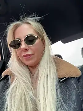 Snapshot of LisaMurr chatting on 29, 4, 2026 LisaMurr online show from 29, 4, 2026