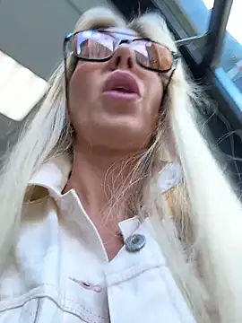 Snapshot of LisaMurr chatting on 25, 5, 2026 LisaMurr online show from 25, 5, 2026
