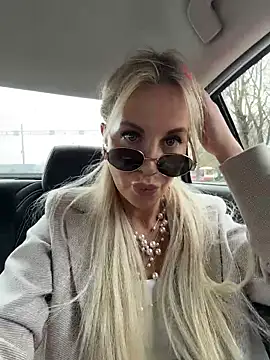 Snapshot of LisaMurr chatting on 30, 4, 2026 LisaMurr online show from 30, 4, 2026
