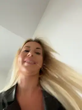 Snapshot of LisaMurr chatting on 27, 5, 2026 LisaMurr online show from 27, 5, 2026